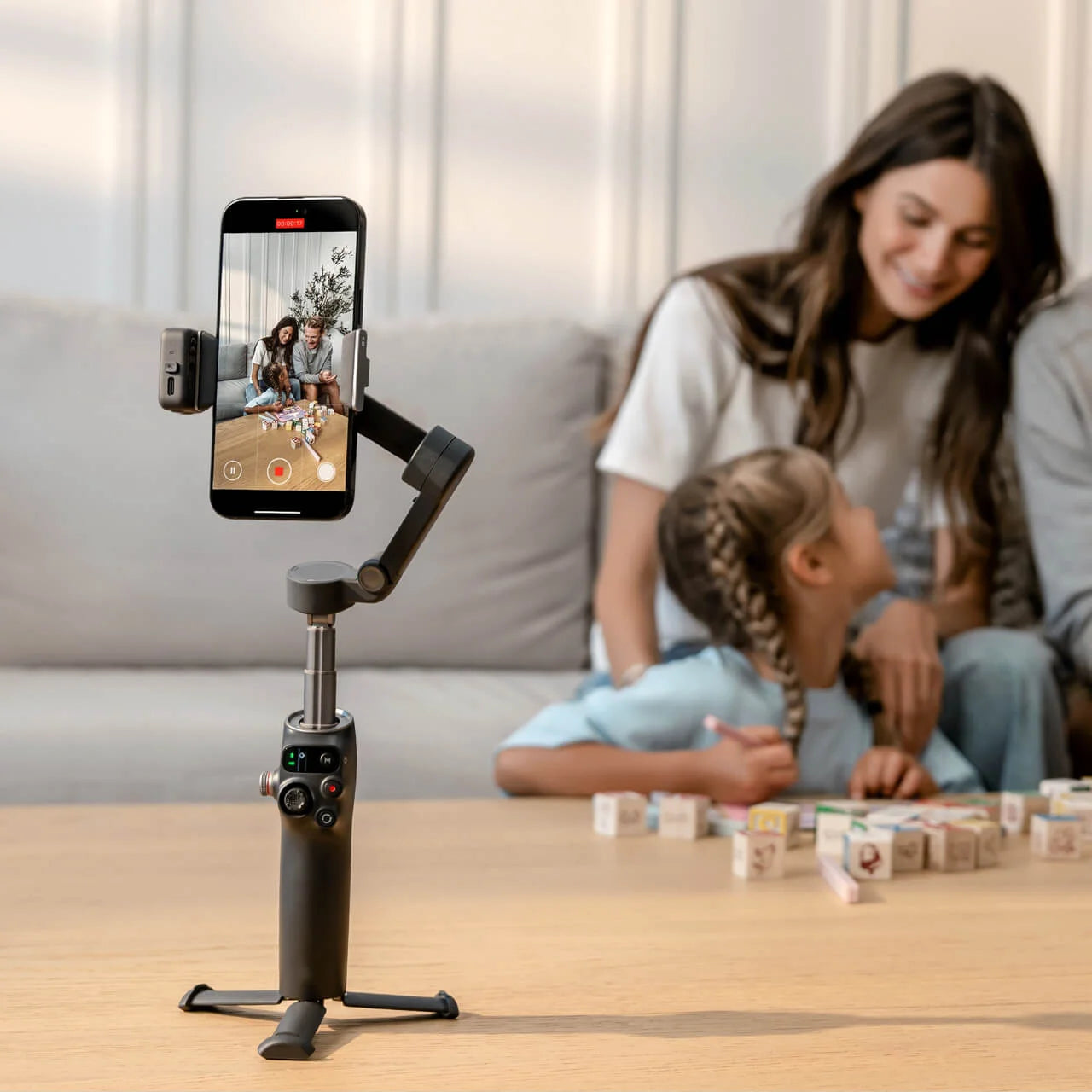Osmo Mobile 8 Follow and Fill Light and Sound Supports 360° Horizontal Unrestricted Rotation
