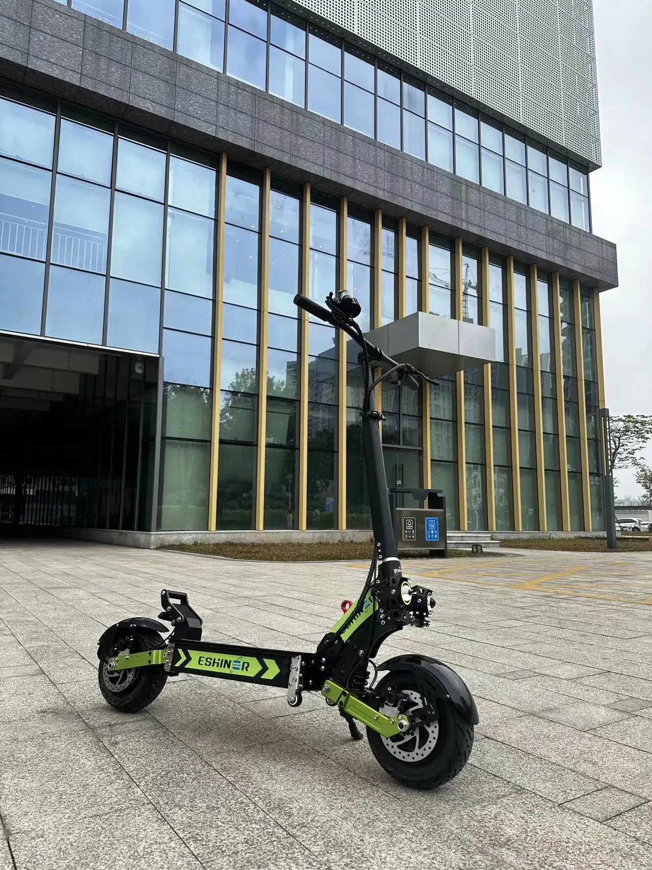 Racing Electric Scooter 72v 15000w QS Motor 16inch Tyre Fast Speed 110-140KMH Battery 50-60ah Range 120-180KM Electric Scooter