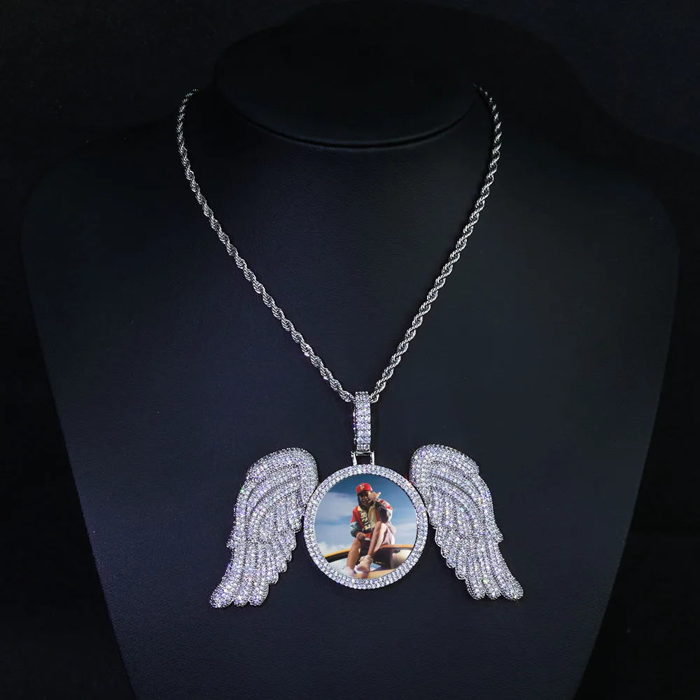 HHIOK Custom 18K Gold Plated Cubic Zircon Photo Pendant Medallions Wing Circle Pendant Necklace Personalized Wholesale