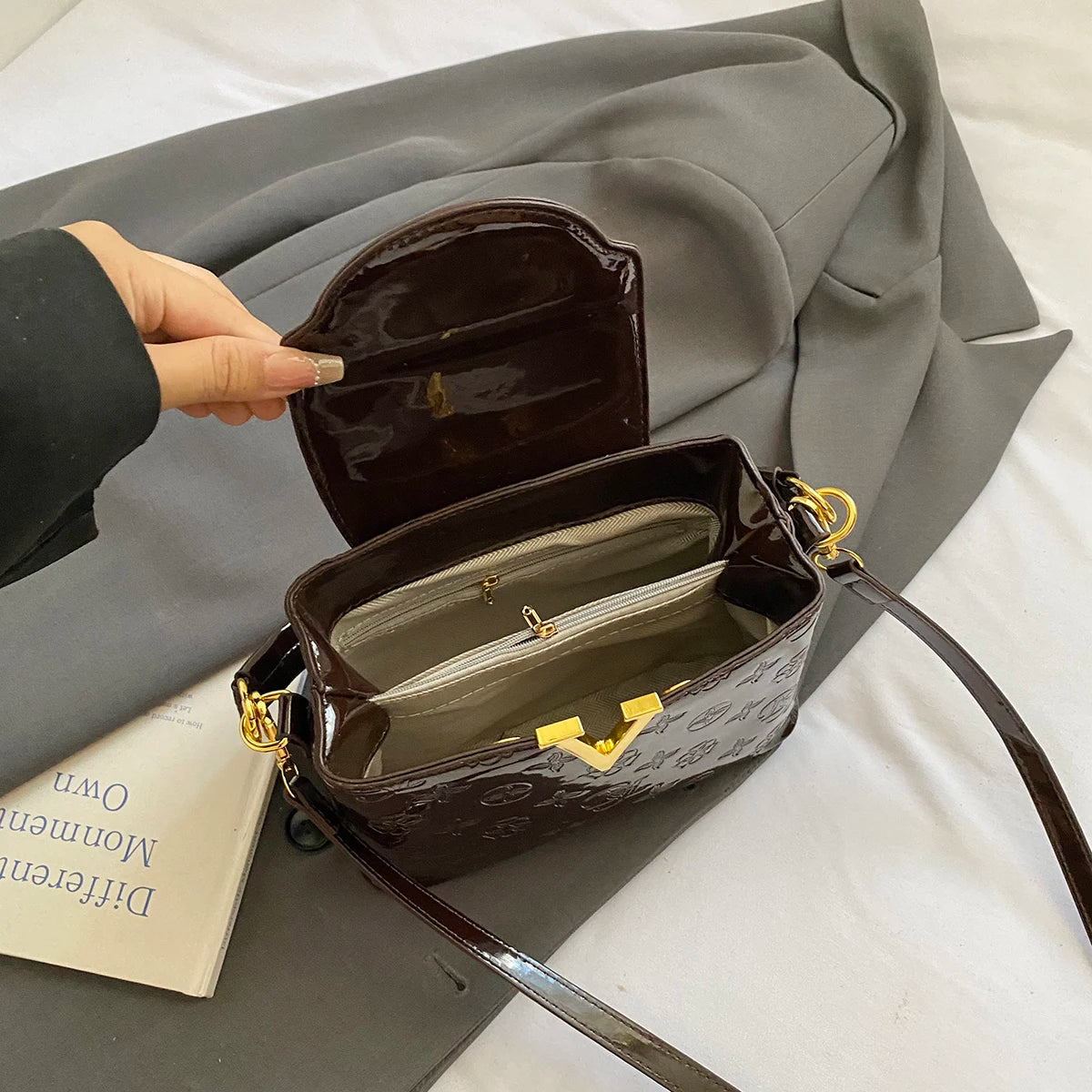 Elegant Trendy Smooth Shiny PU Solid Color Women Shoulder Bag Pattern Print Deco Handbag Crossbody Bag for Outings Party Travel