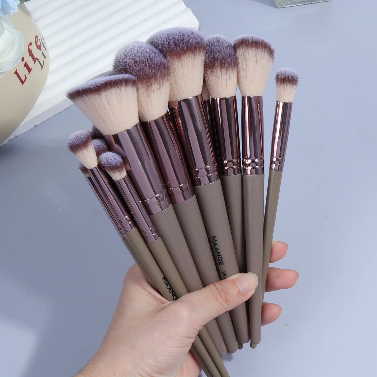 Professional Makeup Brush Set 30pcs Foundation Concealers Eye Shadows Powder Blush Blending Brushes Beauty Tools with Bag Kit