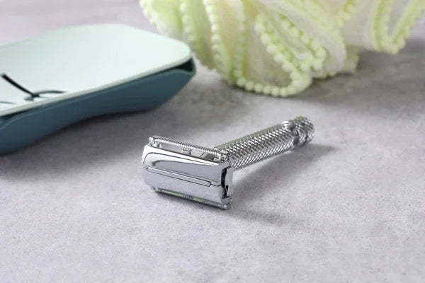 Yaqi Monarch Chrome Color Safety Razor 0.90mm Blade Gap 85MM Handle Length And 13.5MM Diameter For Mens Precise Shave Experience