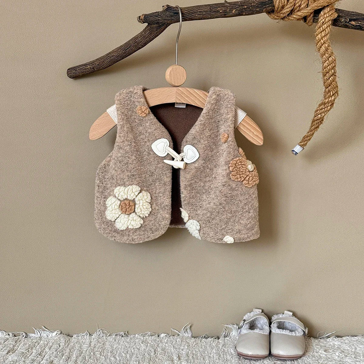 Fall Winter Baby Girls Fur Vest Sweet Flower Embroidery Sleeveless Warm Fashion Coat 0-3 Year Old Lady Wear Top