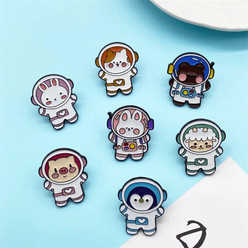 Astronaut Spaceman Cartoon Small Animal Metal Enamel Brooch Retro Fashion Cute Rabbit Sheep Pig Penguin Badge Pin Jewelry Gift