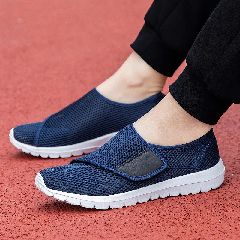 New Summer Walking Sports Shoes for Men's Casual Wear, Featuring Ultra-light Mesh Soft Soles and Anti-slip Properties