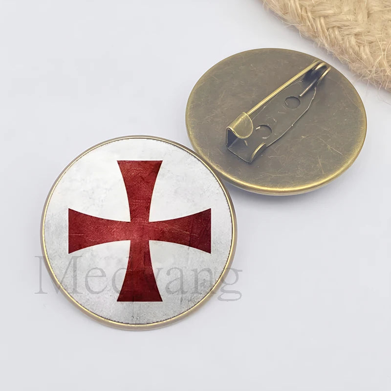 New Knights Templar brooch men's Red Cross Freemason emblem glass lapel badge hat backpack pin