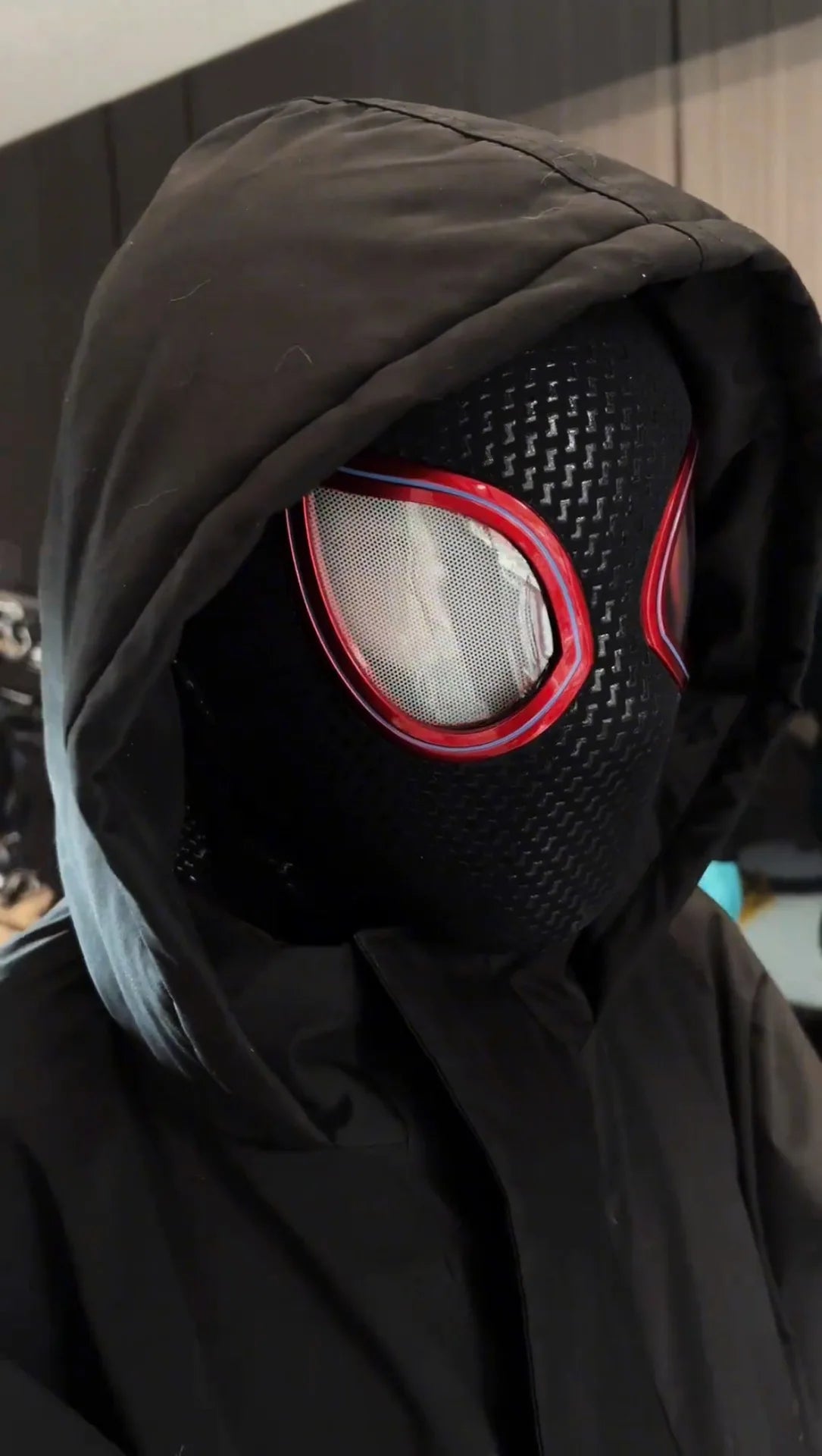 1:1 Miles Morales Mask with Movable Eyes Mascara Electric Gwen Spider-Man Helmet Ring Control Halloween Cosplay Mask Toy Gift