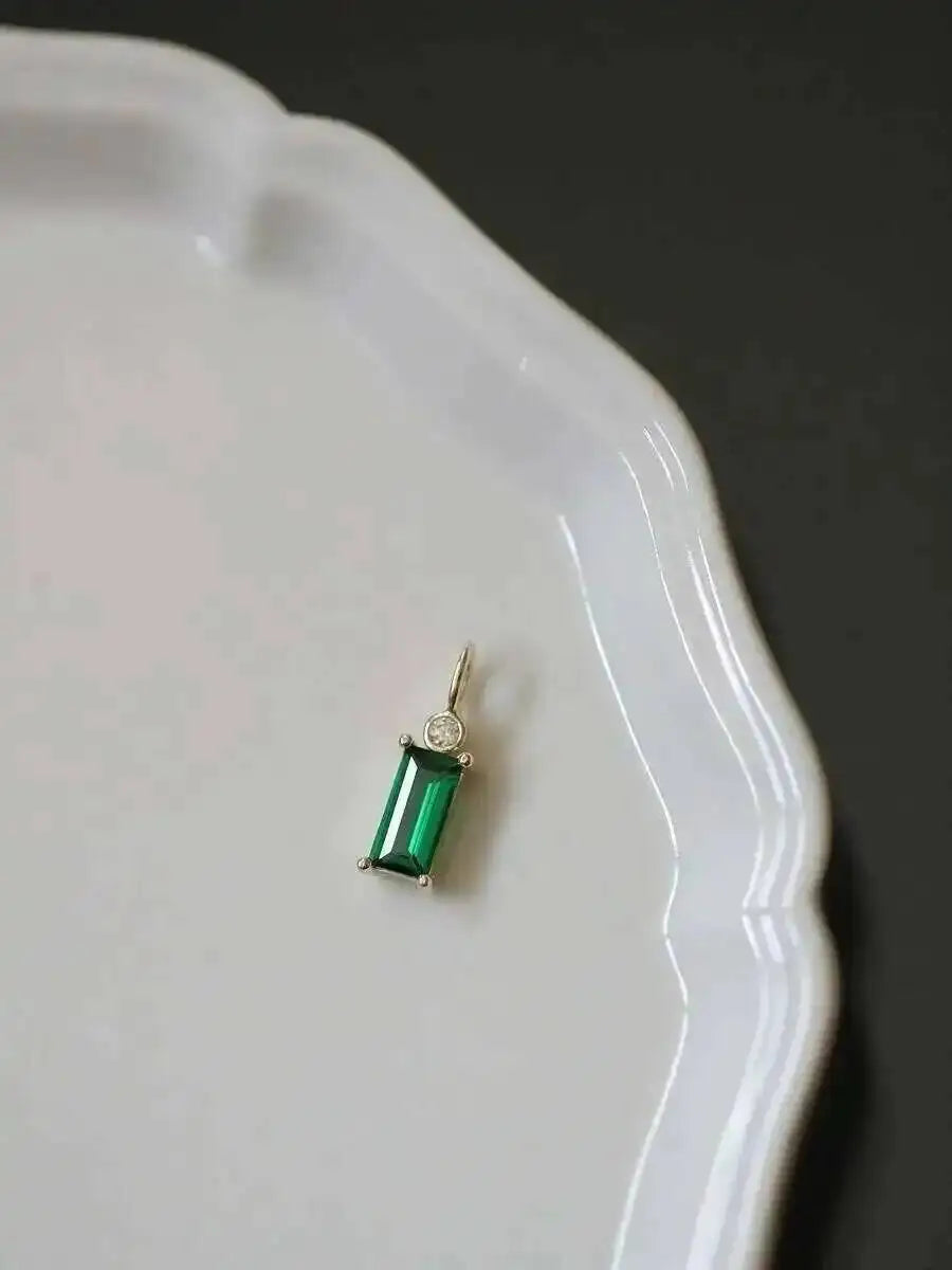 GOLDtutu Pure 9K Gold Necklace Pendant for Grandmother Green Rectangular Diamond, Mini Temperament Retro, kj450