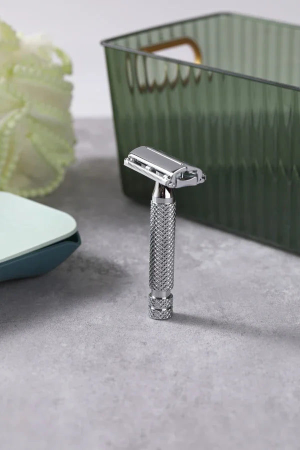 Yaqi Monarch Chrome Color Safety Razor 0.90mm Blade Gap 85MM Handle Length And 13.5MM Diameter For Mens Precise Shave Experience