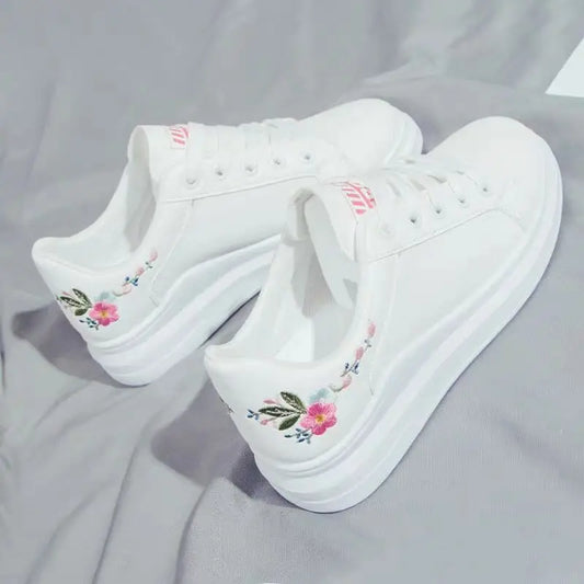 Shoes 2025 Women Running Spring Autumn Fashion White Breathable Embroidered Flower Lace-Up Casual Sneakers Zapatos De Mujer