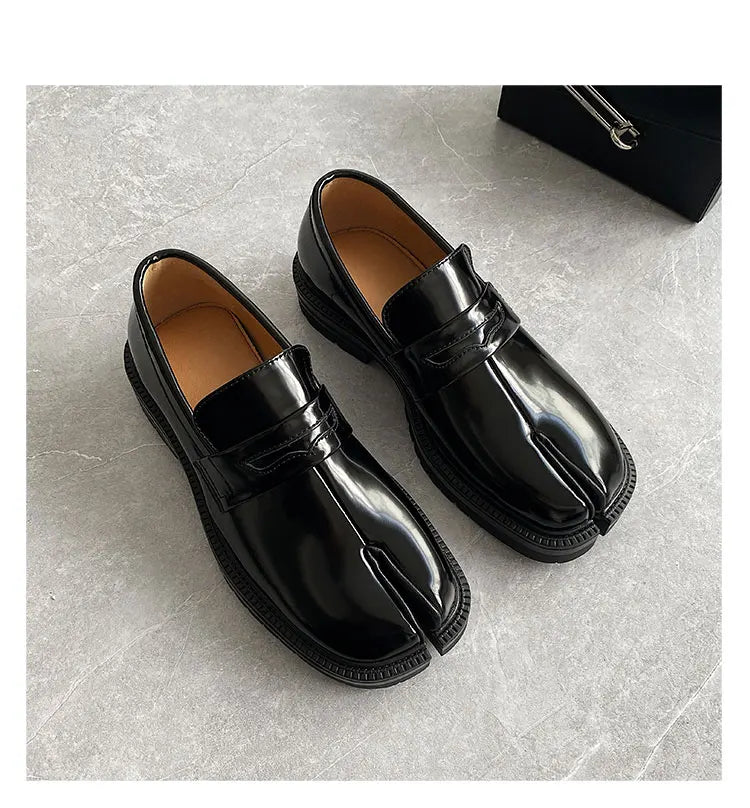 Split toe horseshoe shoes for men's thick sole Loafer shoes Tabi shoes patent leather Korean version trend casual leather shoes
