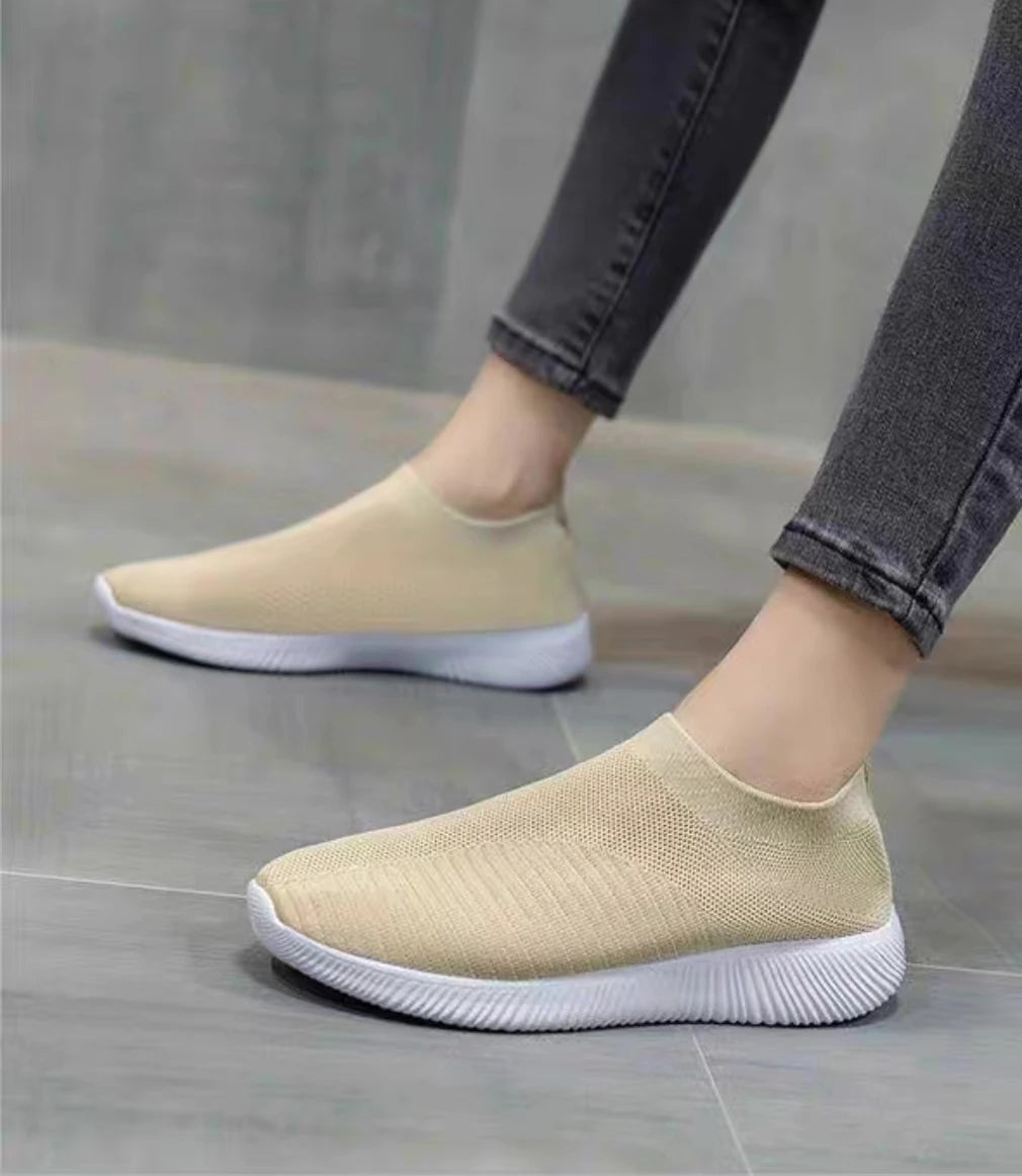 Ladies Casual Shoes Lightweight Comfortable Outdoor Walking Shoes Solid Color Soft Sole Slip-On Flats Sneaker Shoes For Women