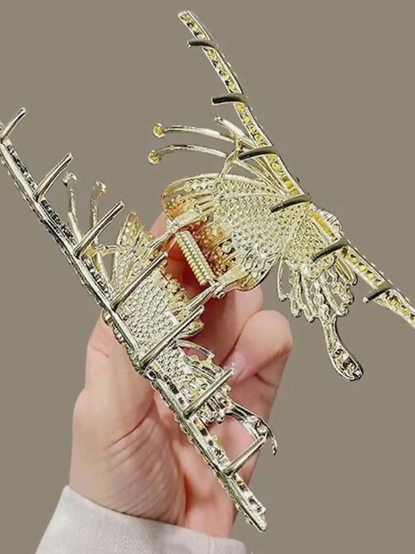 1 Pcs Fashion Exquisite Fashionable Hollow Out Full Giamond Butterfly Hair Claws For Women Girls Party Hair Accessories