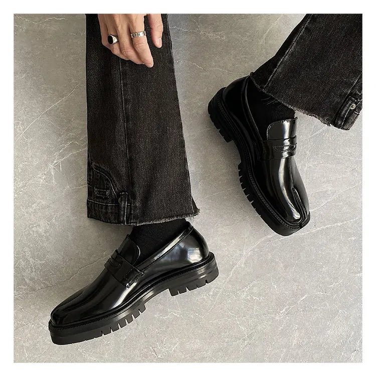 Split toe horseshoe shoes for men's thick sole Loafer shoes Tabi shoes patent leather Korean version trend casual leather shoes