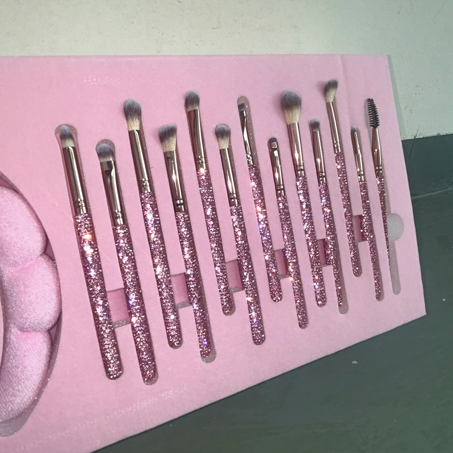 Professional 23pcs Crystal Diamond Makeup Brush Set Rhinestone MakeupBrush Set Gifts for Woman Unique Bling Glam Makeup Brushes