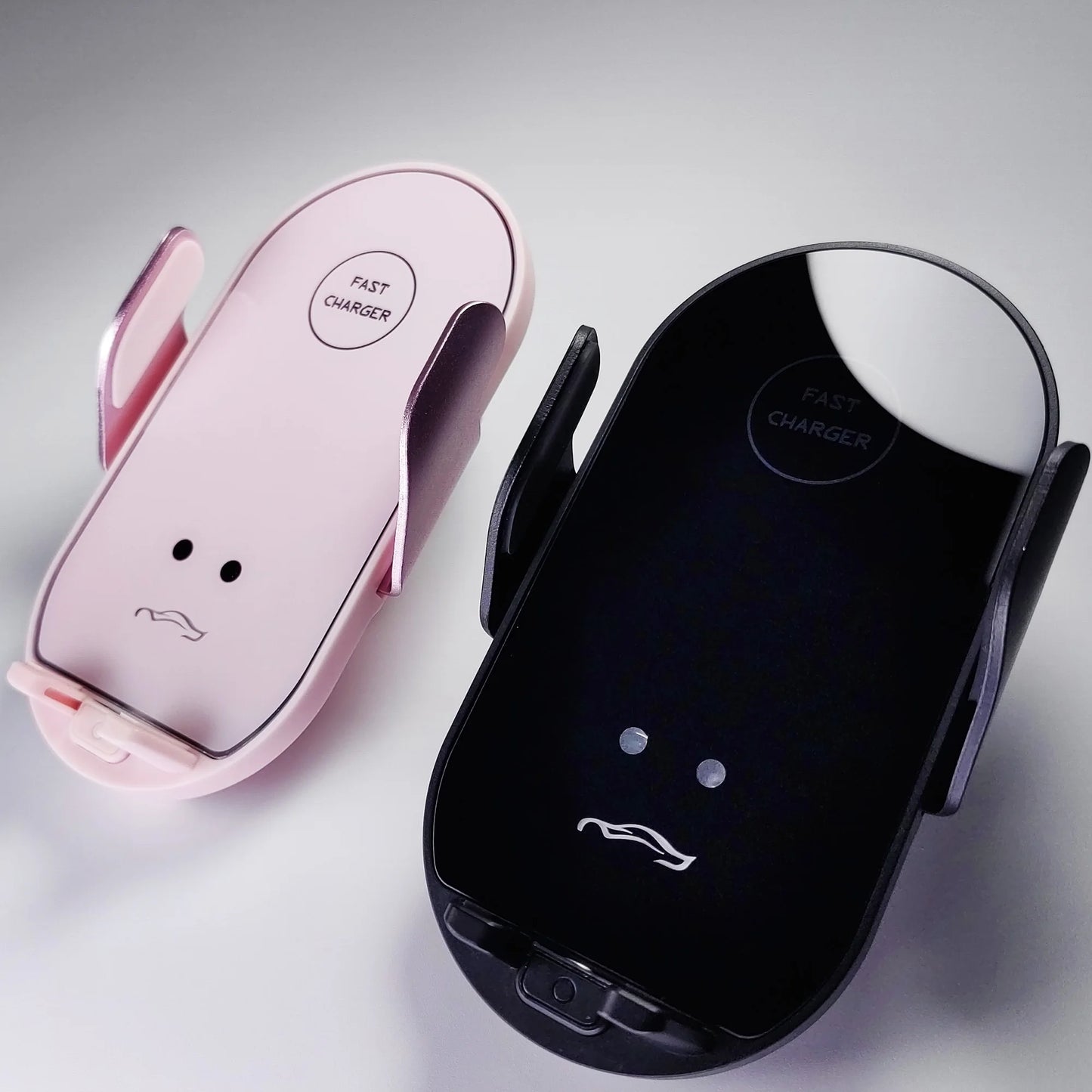 For Ford Mustang 2015-2018 2019 2020 2021 Car Phone Holder Wireless Charging Bracket Base Gravity Stand Phone Mount Accessories