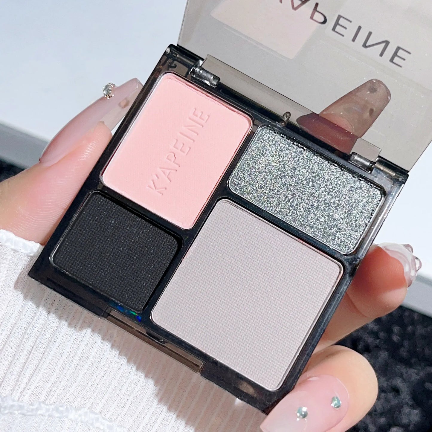 Four-color eyeshadow disc fine glitter pearlescent matte blue milk tea color mini eyeshadow student makeup