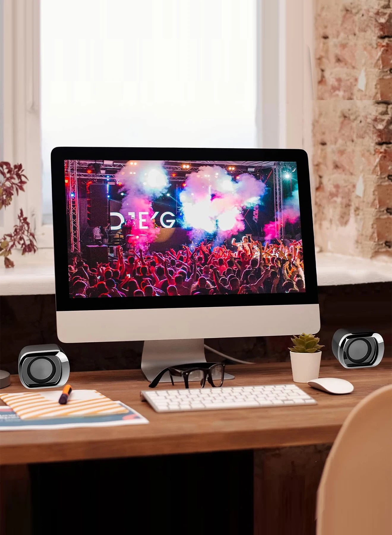 Computer Speaker - Compact and Delicate Laptop Speakers with Volume Control and 3.5 Mm Audio Plug, USB-Powered Desktop Speaker