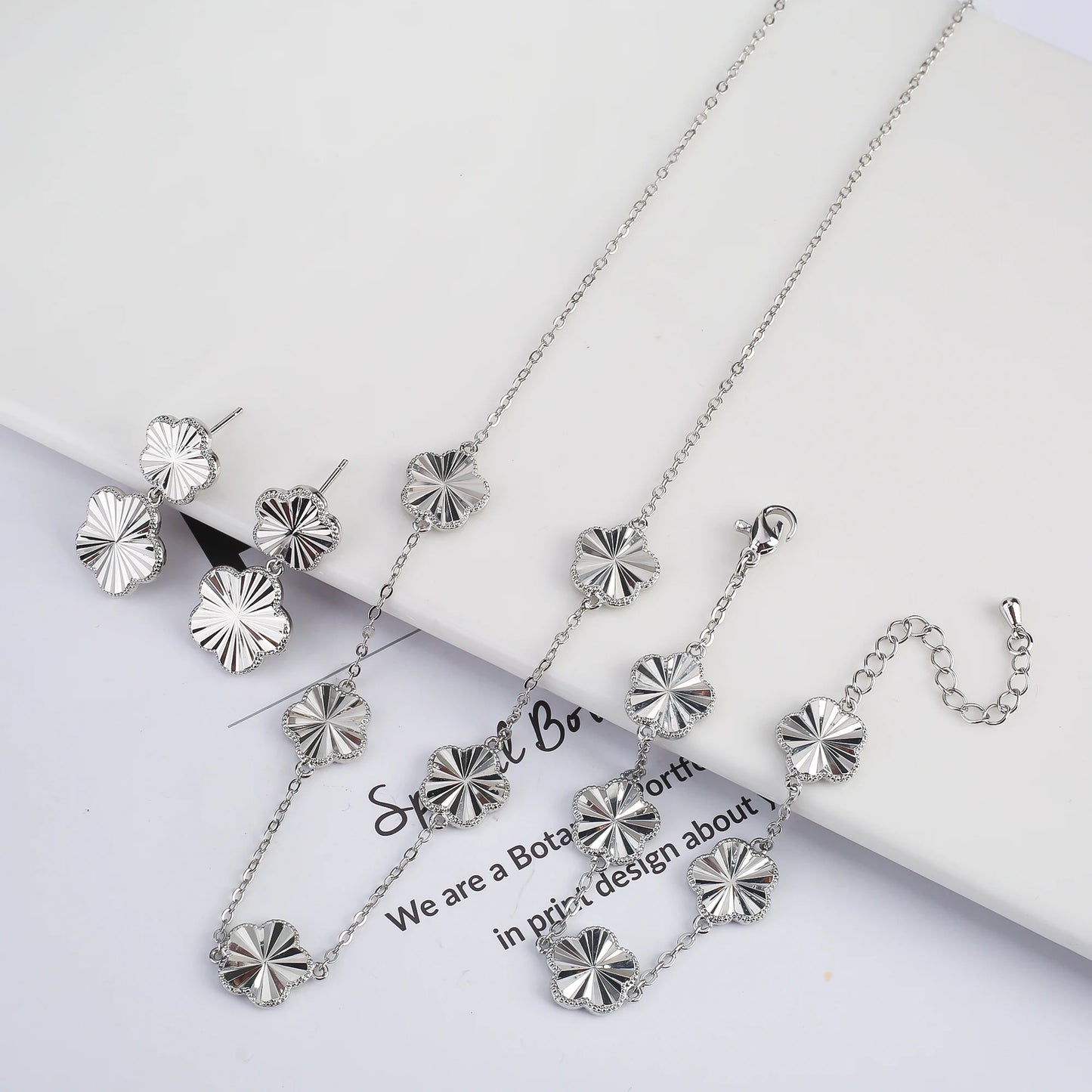 New Double Sided Minimalist Metal Jewelry Set With New Design Plum Blossom Plant Five Leaf Flower Gift For Women's Clover