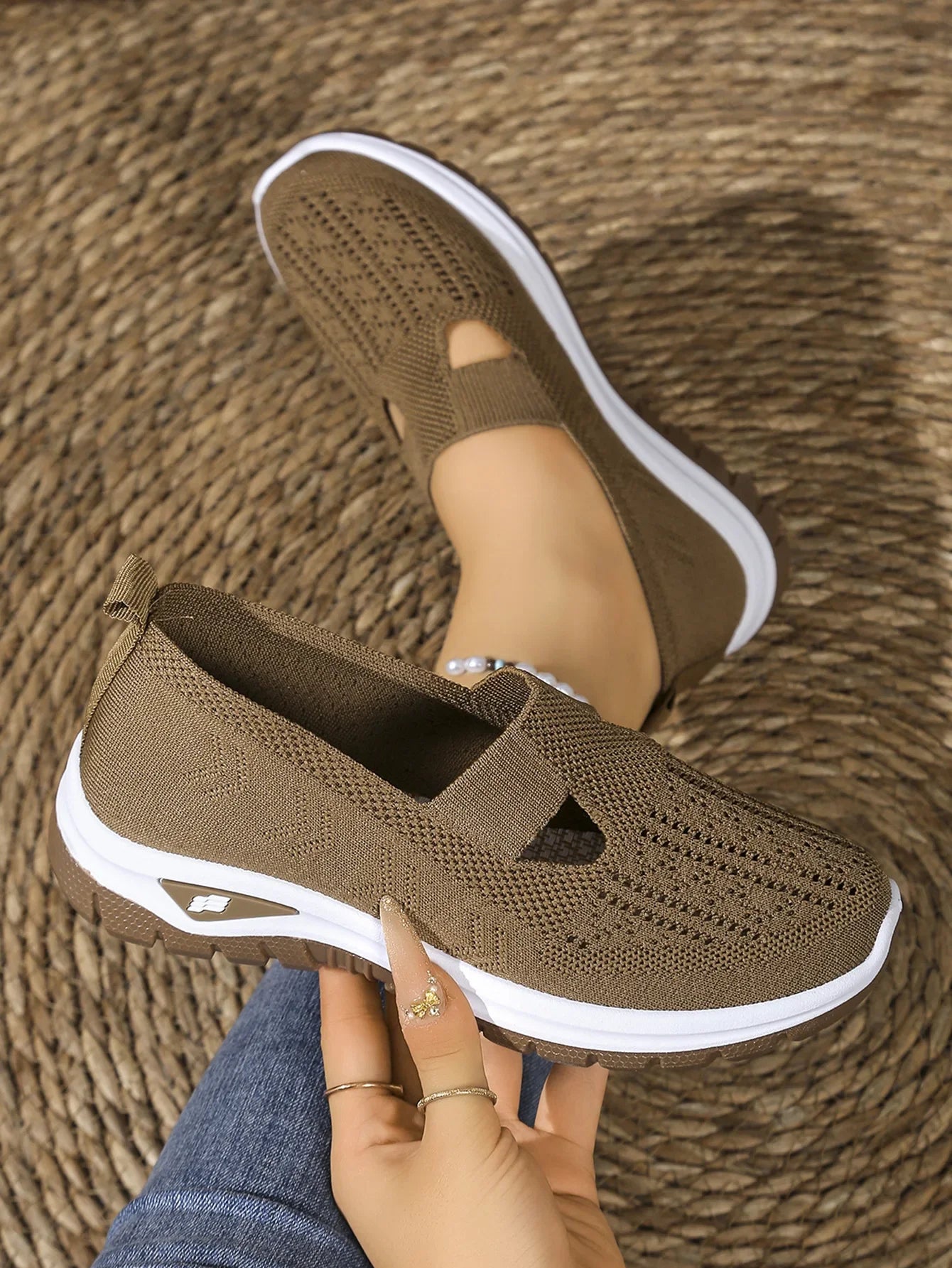 Women's Casual Sports Shoes with Breathable Mesh, Fashionable and Versatile, Soft Soles, Comfortable and Casual 2026 New