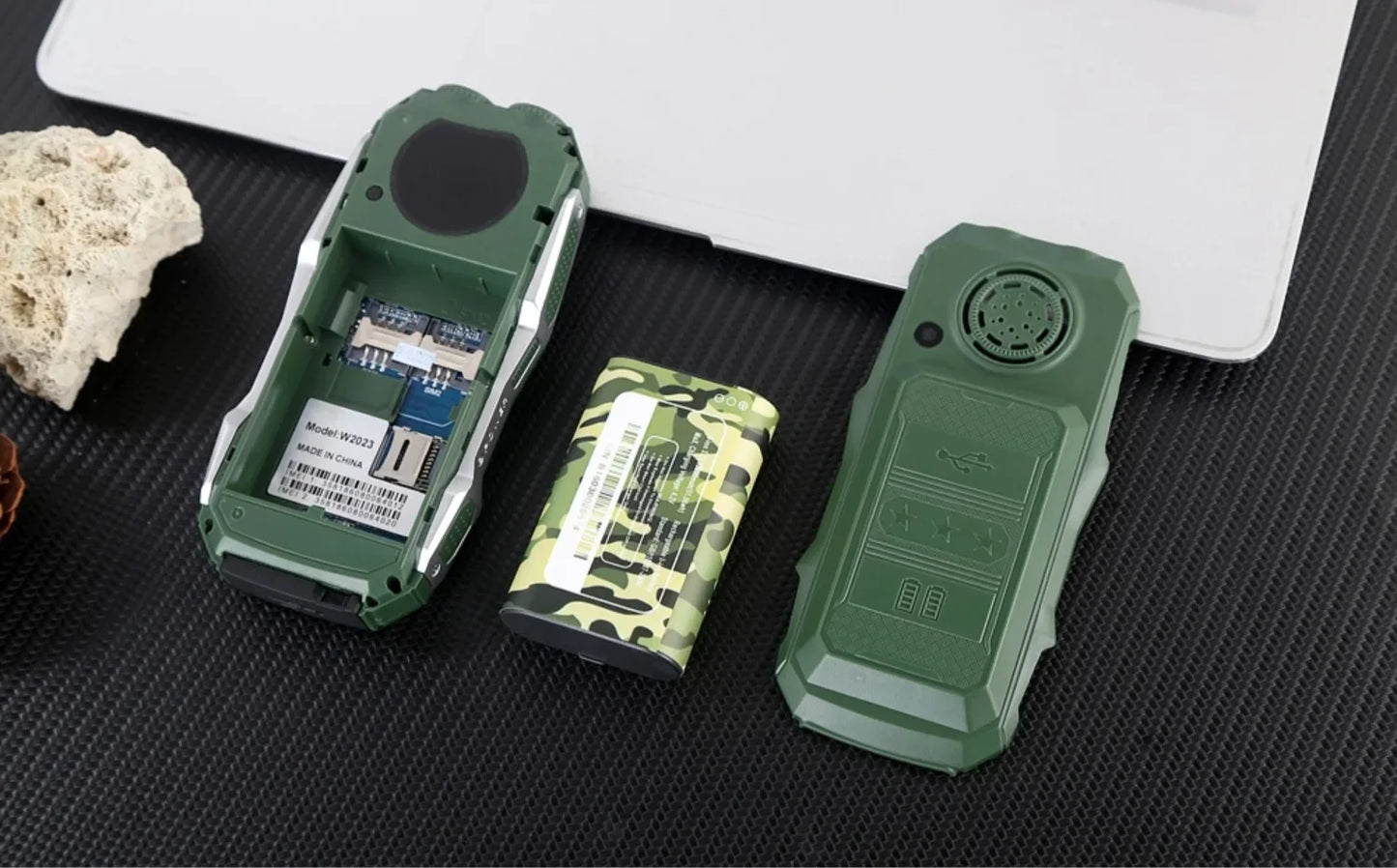 Low Price Rough Phone Big Battery Push-Button Quick Call 3 Sims Loud Speaker Two Torch GSM 2G Large Display Durable Senior Phone