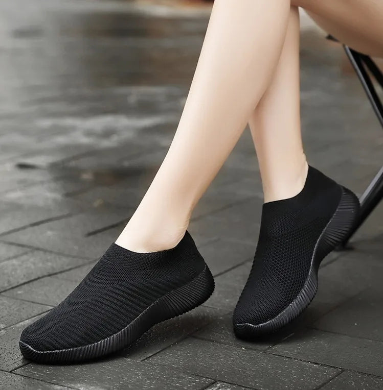 Ladies Casual Shoes Lightweight Comfortable Outdoor Walking Shoes Solid Color Soft Sole Slip-On Flats Sneaker Shoes For Women