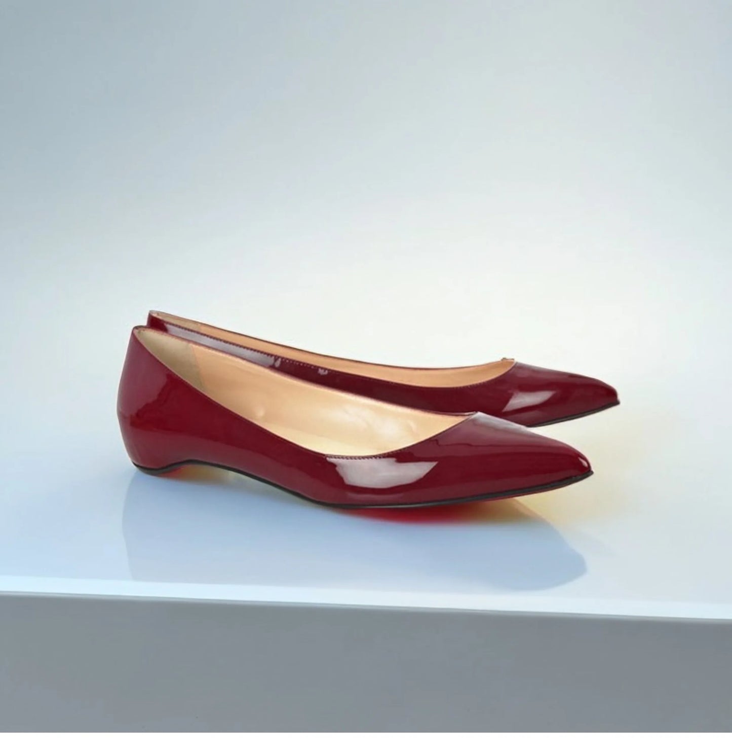 Ladies' pointed, internally raised flat sole single shoe, patent leather solid color versatile casual shallow mouth single shoe