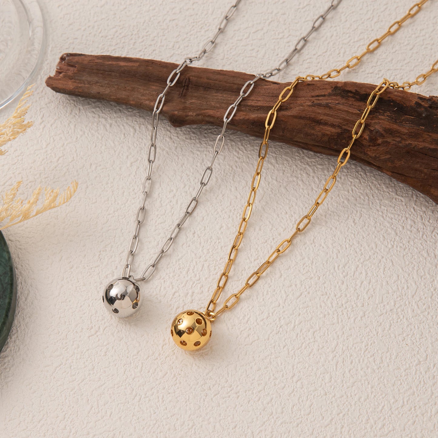 Stainless steel fashionable ball chain, fresh, sweet, trendy sports necklace pendant, gold-plated and color preserving