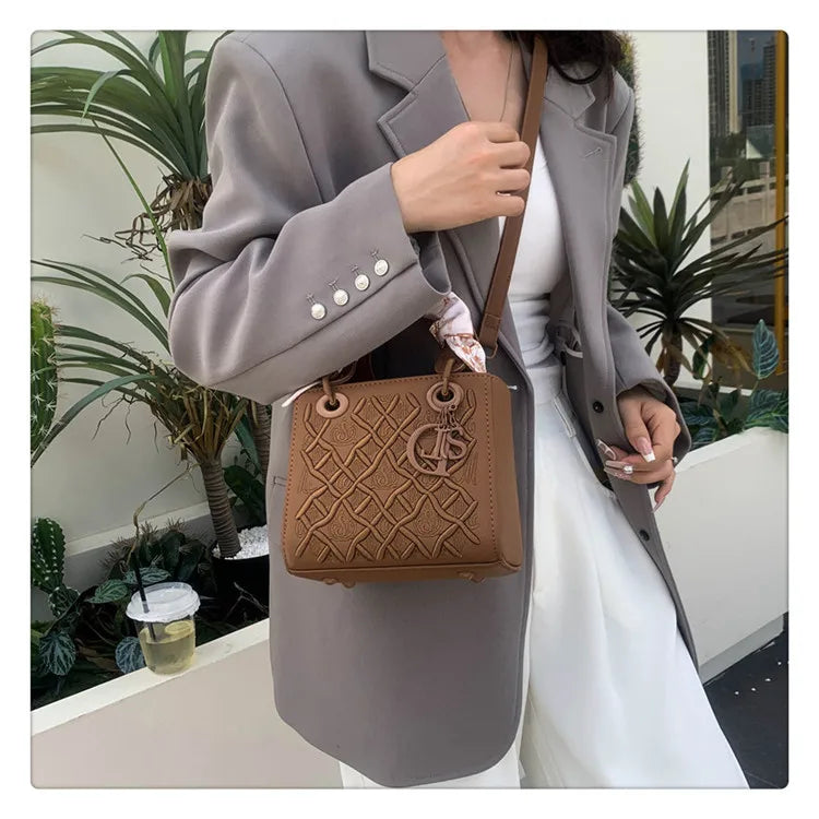 Luxury 2025 New Versatile Craftsmanship Embroidery Concubine Bag Handbag, Women's Crossbody Bag