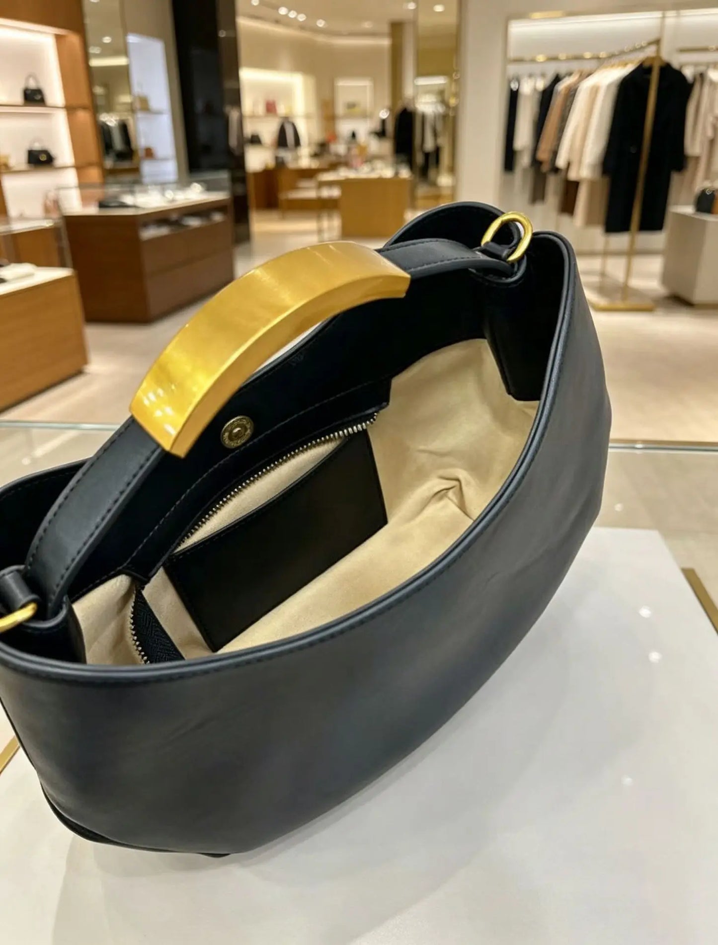 Vintage Designer Inspired Diaper Bag: Elegant Crossbody Handbag For Women With Luxury Look And Large Capacity Tote Function