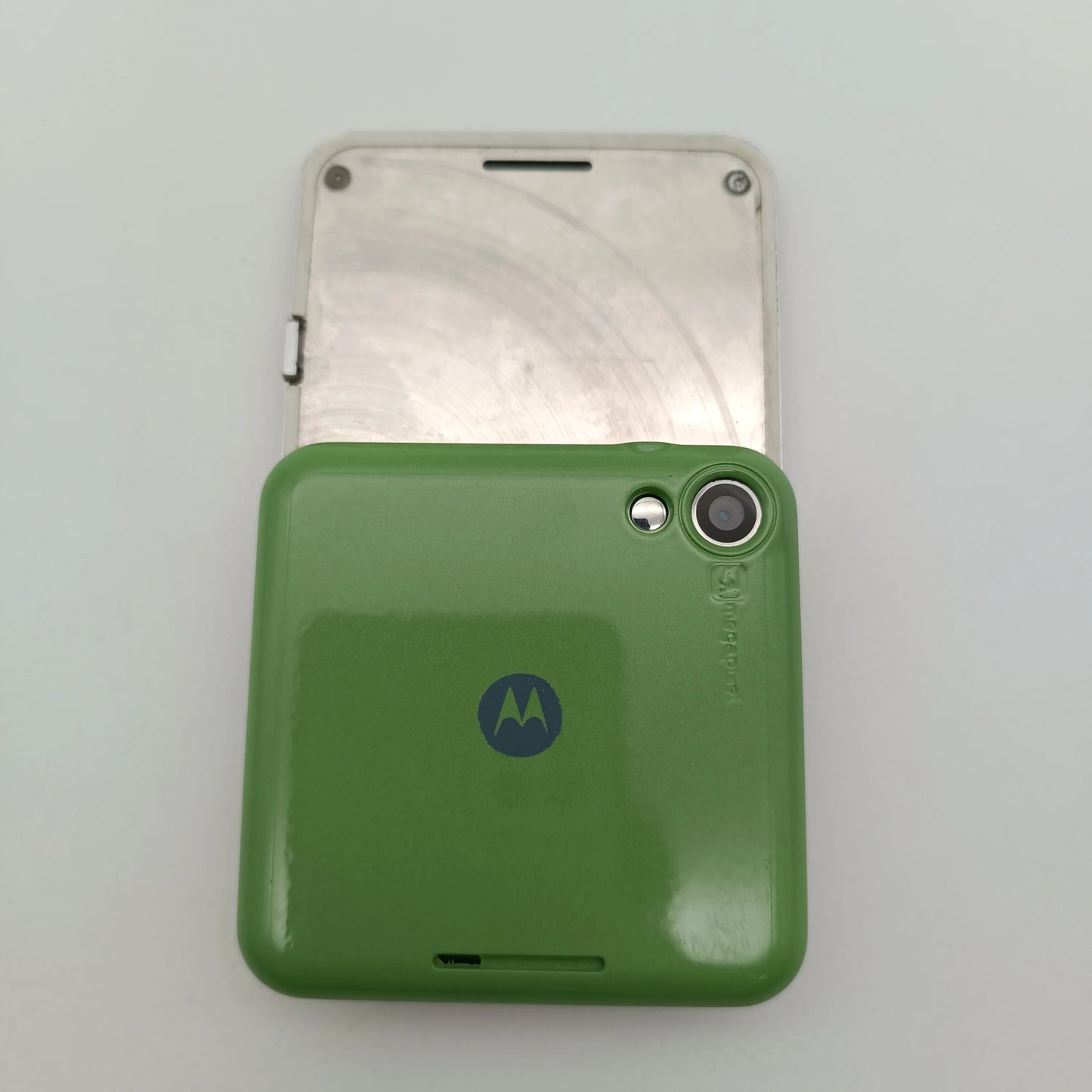 Original Motorola FlipOut MB511 Unlocked Refurbished Mobile Phone GSM 850 / 900 / 1800 / 1900 Good Quality Only Support English