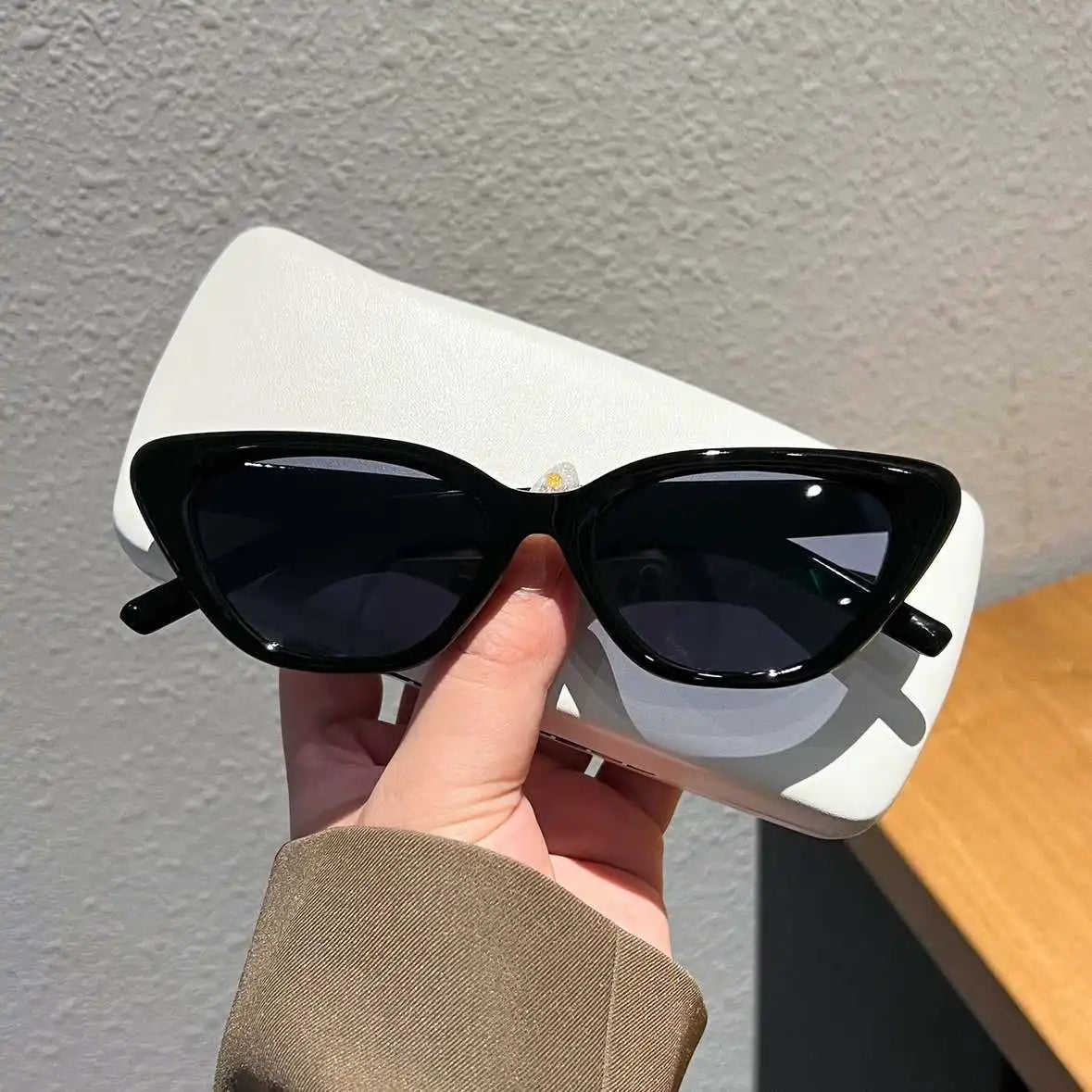 Fashionable Cat-Eye Glasses for Women, Small Frame Decorative Glasses for Women, Suitable for Parties, Music Festivals, and Holiday Outfits