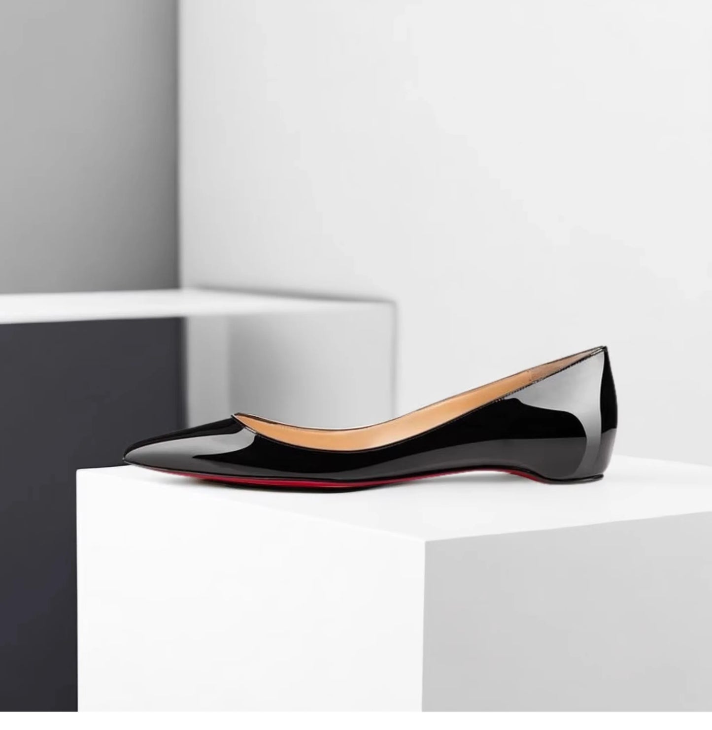 Ladies' pointed, internally raised flat sole single shoe, patent leather solid color versatile casual shallow mouth single shoe