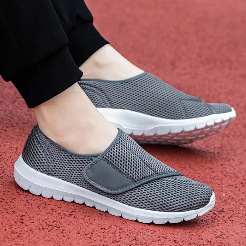 New Summer Walking Sports Shoes for Men's Casual Wear, Featuring Ultra-light Mesh Soft Soles and Anti-slip Properties