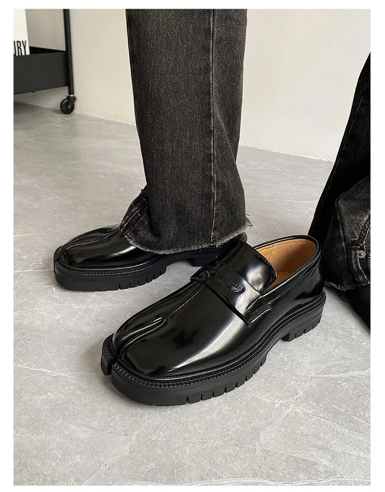 Split toe horseshoe shoes for men's thick sole Loafer shoes Tabi shoes patent leather Korean version trend casual leather shoes