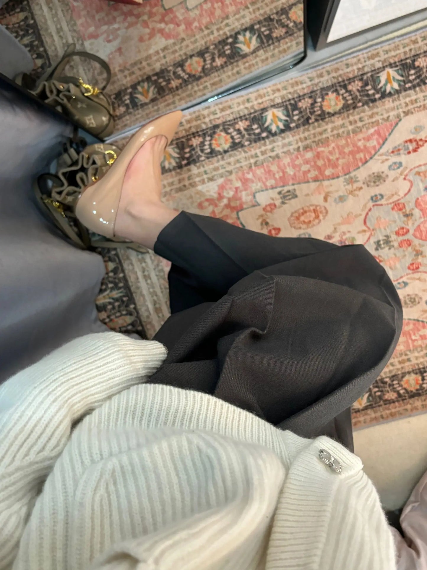 Ladies' pointed, internally raised flat sole single shoe, patent leather solid color versatile casual shallow mouth single shoe