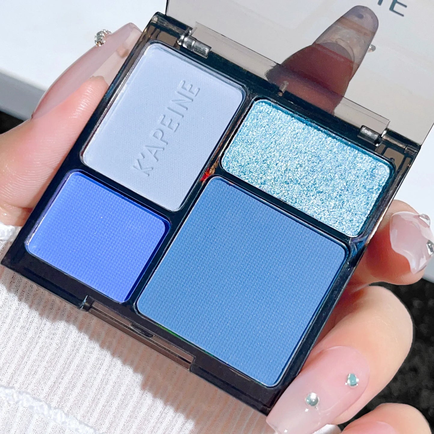 Four-color eyeshadow disc fine glitter pearlescent matte blue milk tea color mini eyeshadow student makeup