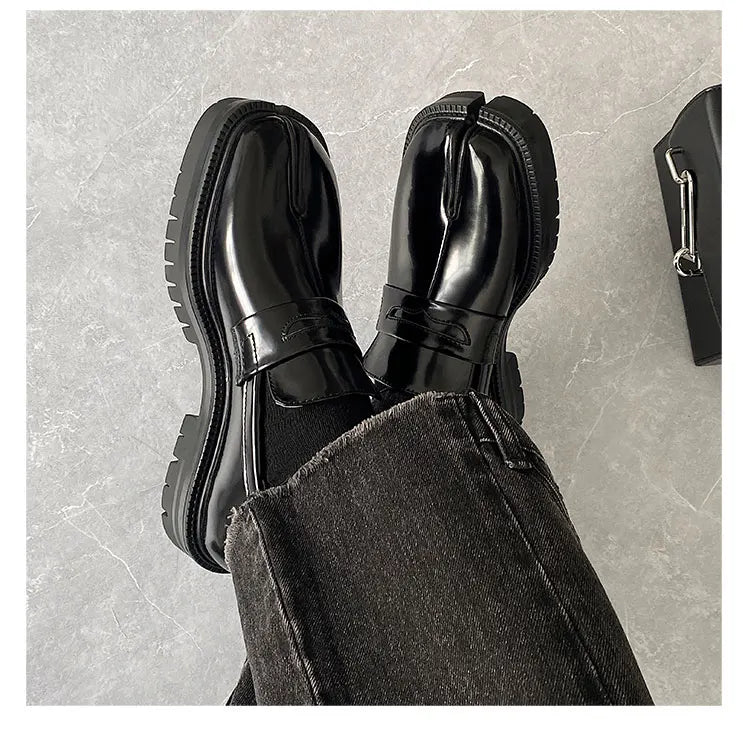 Split toe horseshoe shoes for men's thick sole Loafer shoes Tabi shoes patent leather Korean version trend casual leather shoes