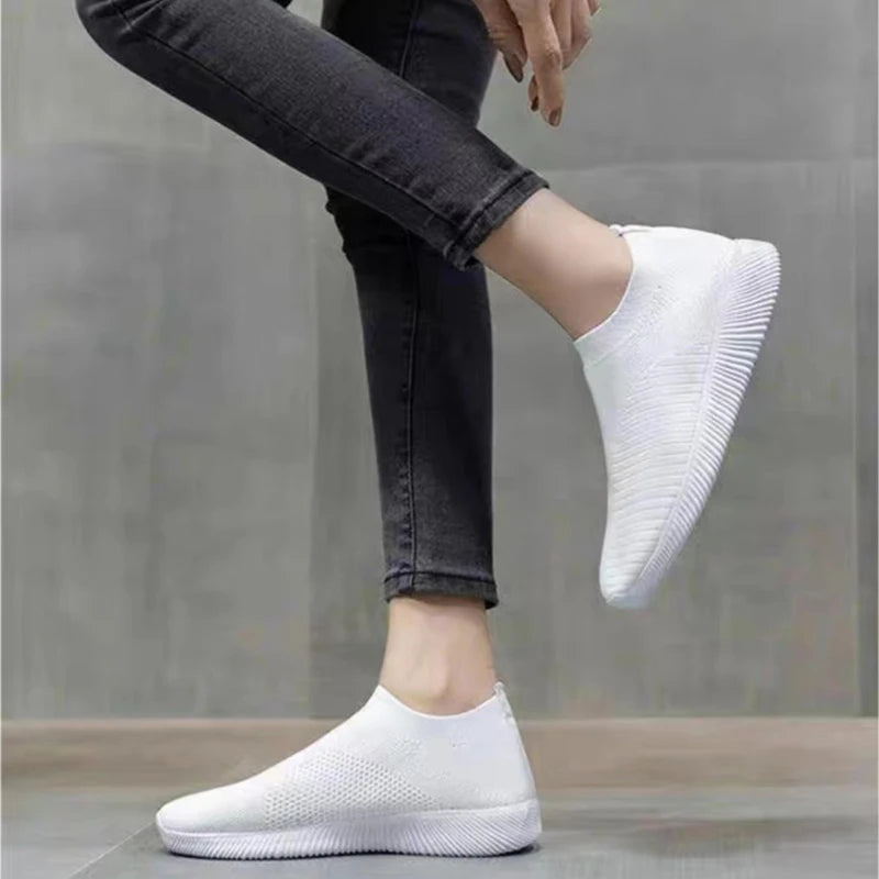 Ladies Casual Shoes Lightweight Comfortable Outdoor Walking Shoes Solid Color Soft Sole Slip-On Flats Sneaker Shoes For Women