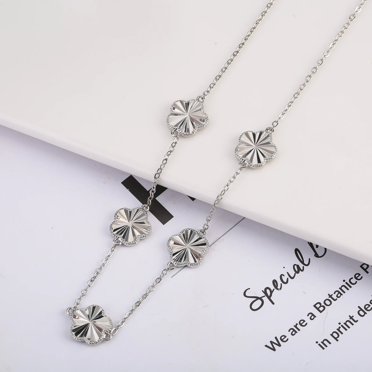 New Double Sided Minimalist Metal Jewelry Set With New Design Plum Blossom Plant Five Leaf Flower Gift For Women's Clover