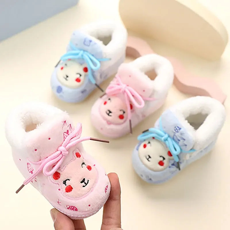 Baby Walking Shoes with Warm Plush Kids First Walker Boots Comfortable Cute 2025 Winter New Girls Casual Boots with Cute Bears
