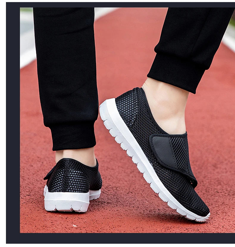 New Summer Walking Sports Shoes for Men's Casual Wear, Featuring Ultra-light Mesh Soft Soles and Anti-slip Properties