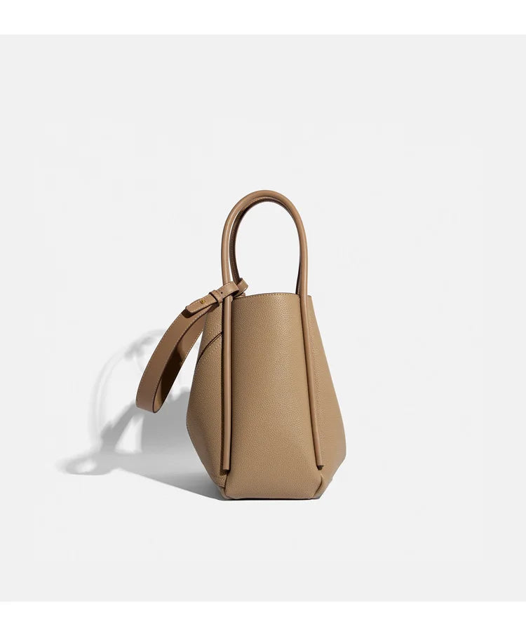 UKF Light Luxury Women's Handbag Niche Designer Single Shoulder Messenger Bag Stylish Accessory for Ladies
