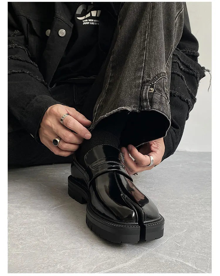 Split toe horseshoe shoes for men's thick sole Loafer shoes Tabi shoes patent leather Korean version trend casual leather shoes