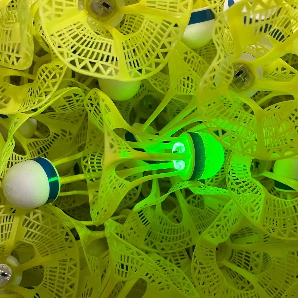 LED Luminous Badminton Shuttlecock Glow in The Dark Nylon Birdies Windproof Outdoor Night Training Sports Fitness Green Red