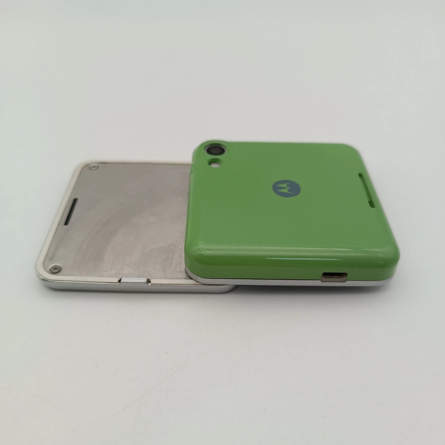 Original Motorola FlipOut MB511 Unlocked Refurbished Mobile Phone GSM 850 / 900 / 1800 / 1900 Good Quality Only Support English