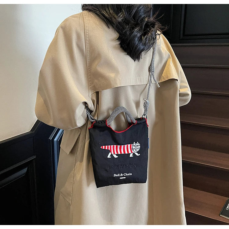 Embroidered canvas bag for women; light single shoulder bag for spring and summer; cross-body handbag.