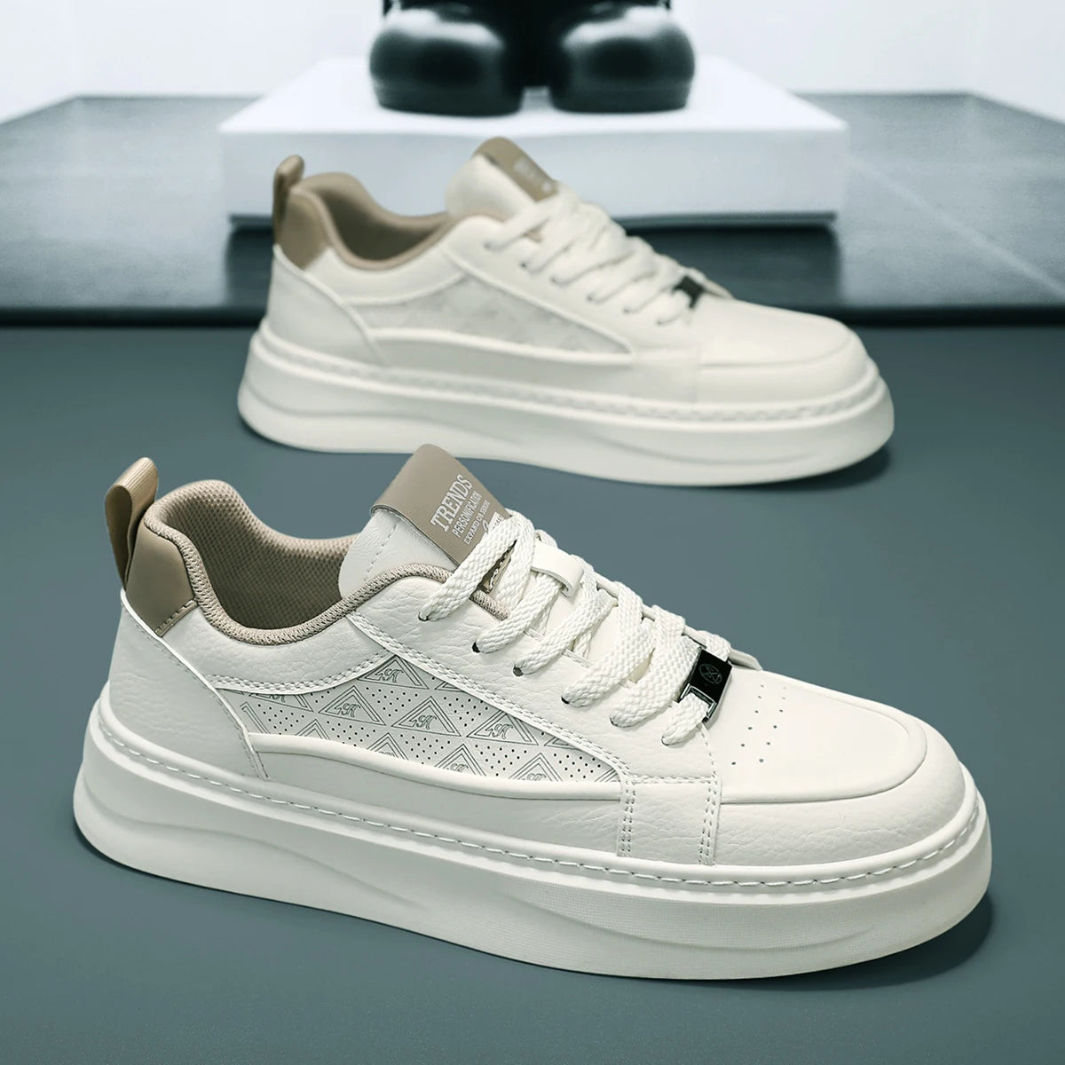 Men's sports shoes, punched sports shoes, white shoes, niche Korean version, versatile casual shoes, board shoes, trendy shoes,