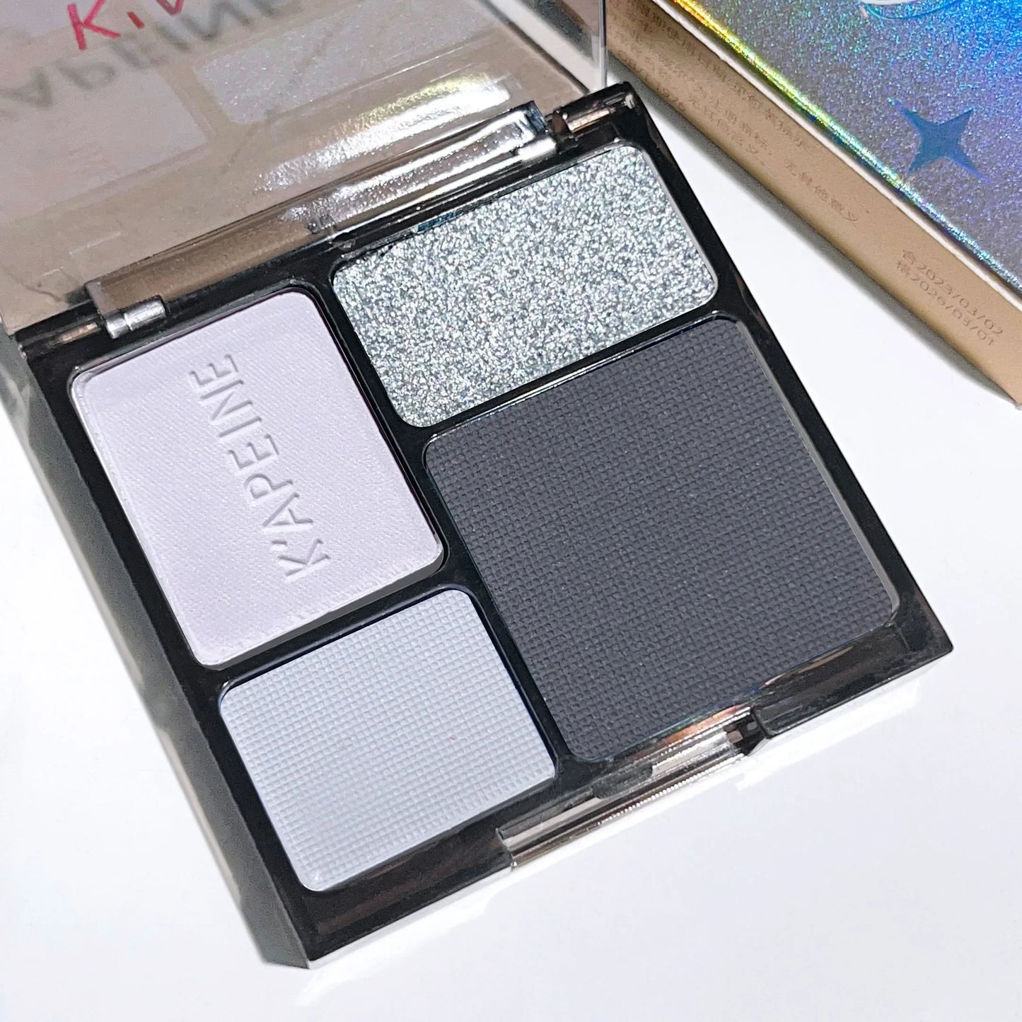 Four-color eyeshadow disc fine glitter pearlescent matte blue milk tea color mini eyeshadow student makeup