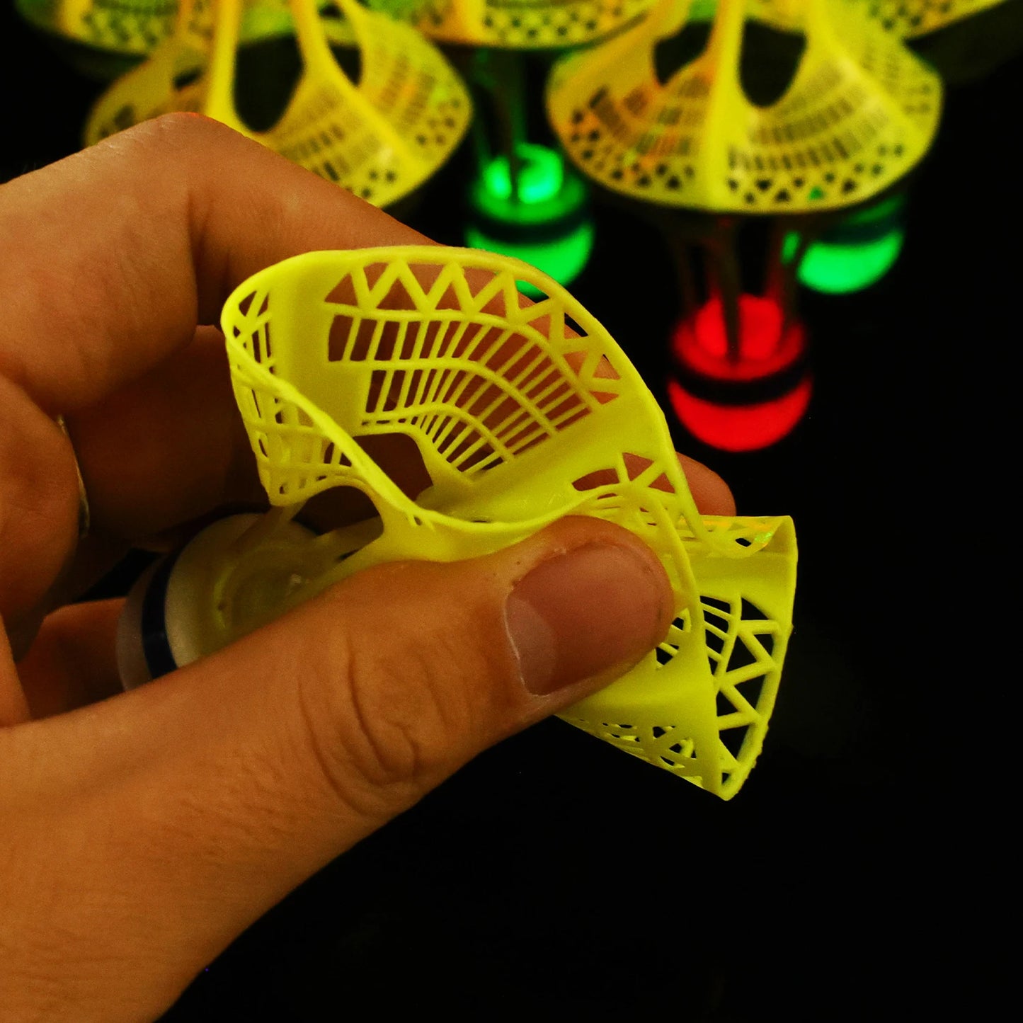 LED Luminous Badminton Shuttlecock Glow in The Dark Nylon Birdies Windproof Outdoor Night Training Sports Fitness Green Red